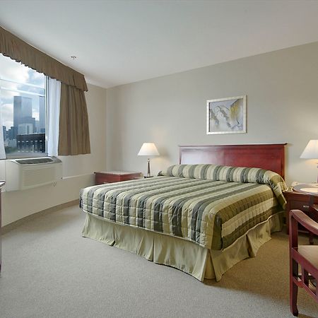 Super 8 By Wyndham Downtown Toronto Hotel Kültér fotó
