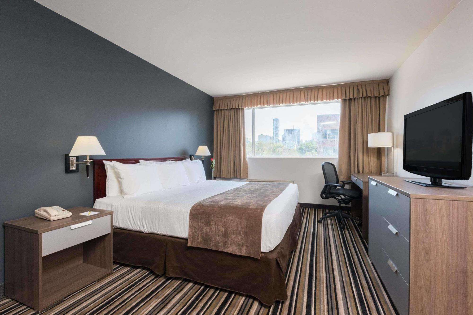 Super 8 By Wyndham Downtown Toronto Hotel Kültér fotó
